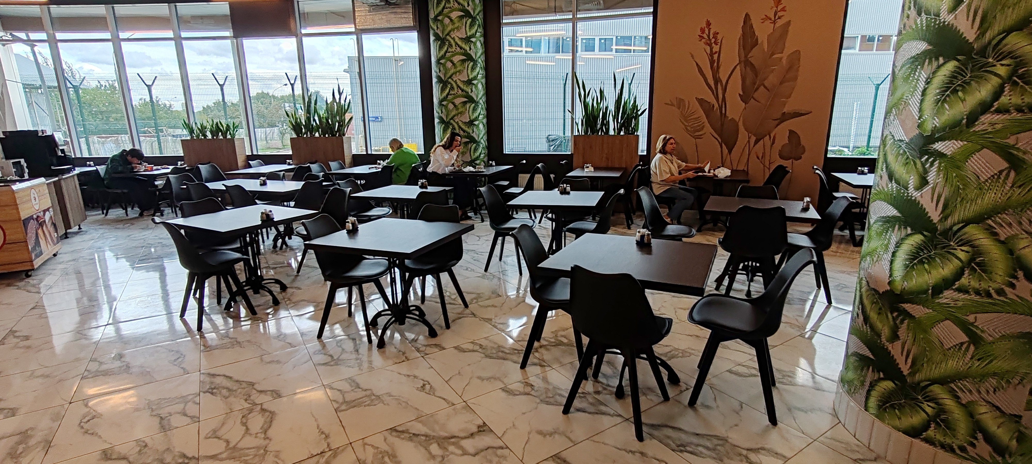 country-park-services-food-kafe-tables