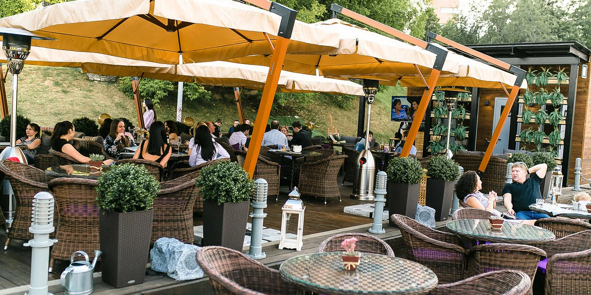 country-park-services-pool-chill