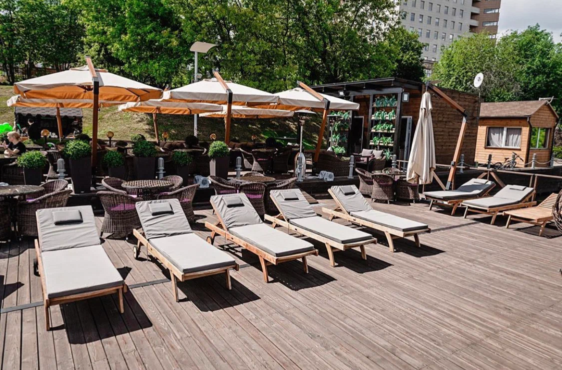 country-park-services-pool-chill2